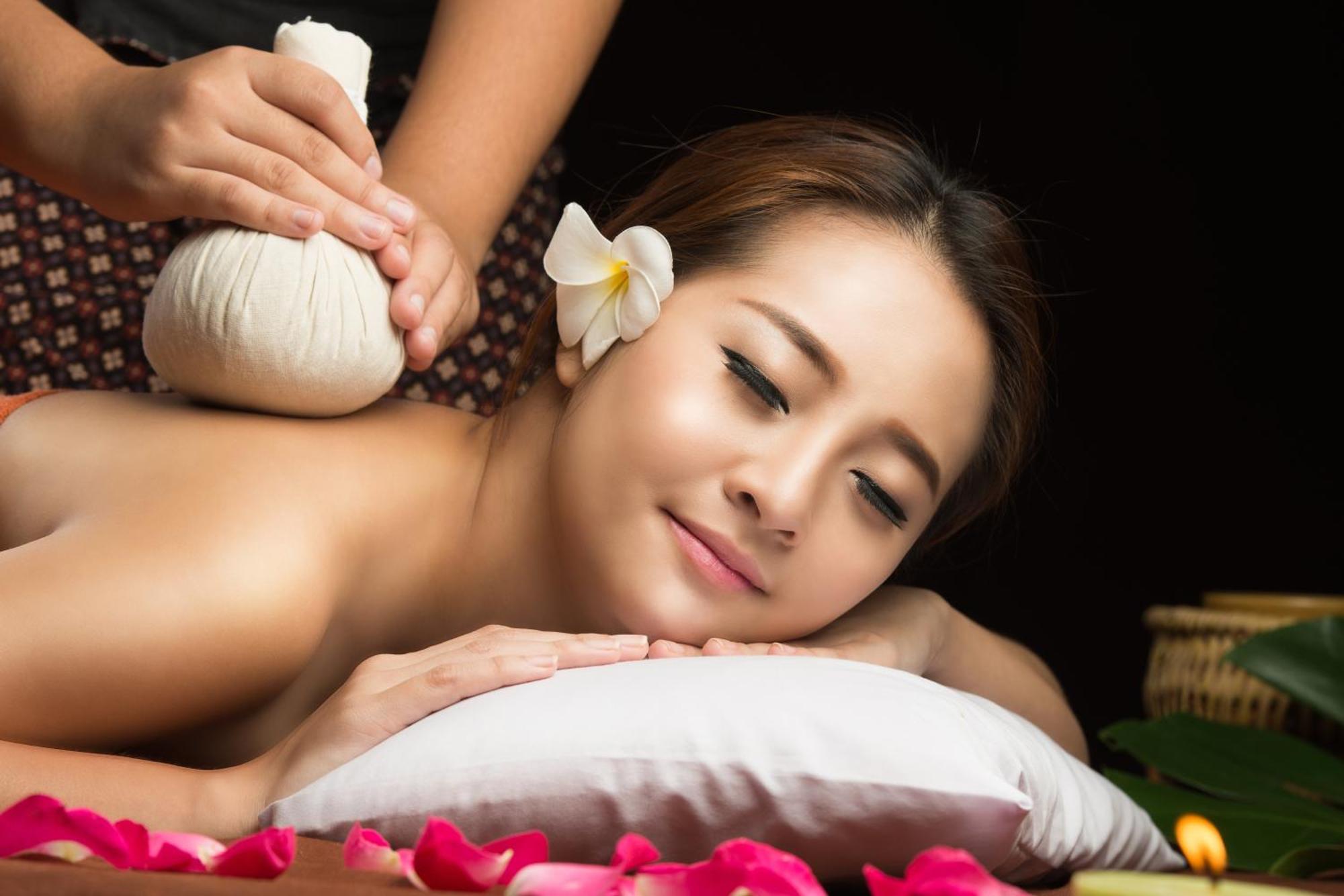 Outrigger Surin Beach Resort - Sha Extra Plus ภายนอก รูปภาพ Thai herbal compress massage